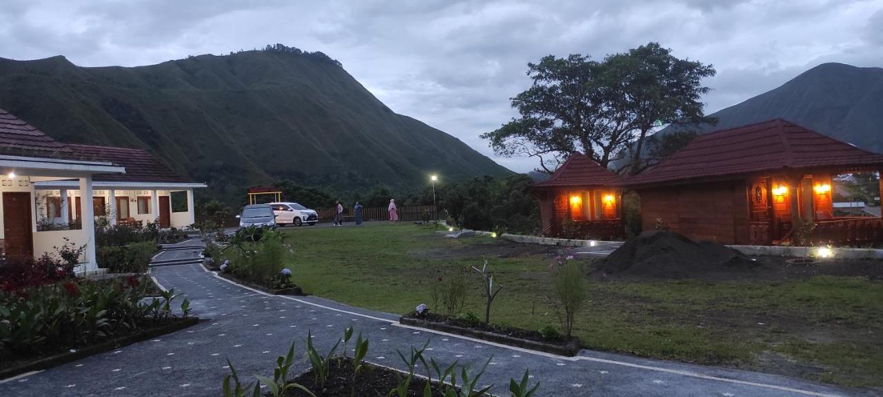 Rinjani Hill Hotel サンバラン・ラワン エクステリア 写真