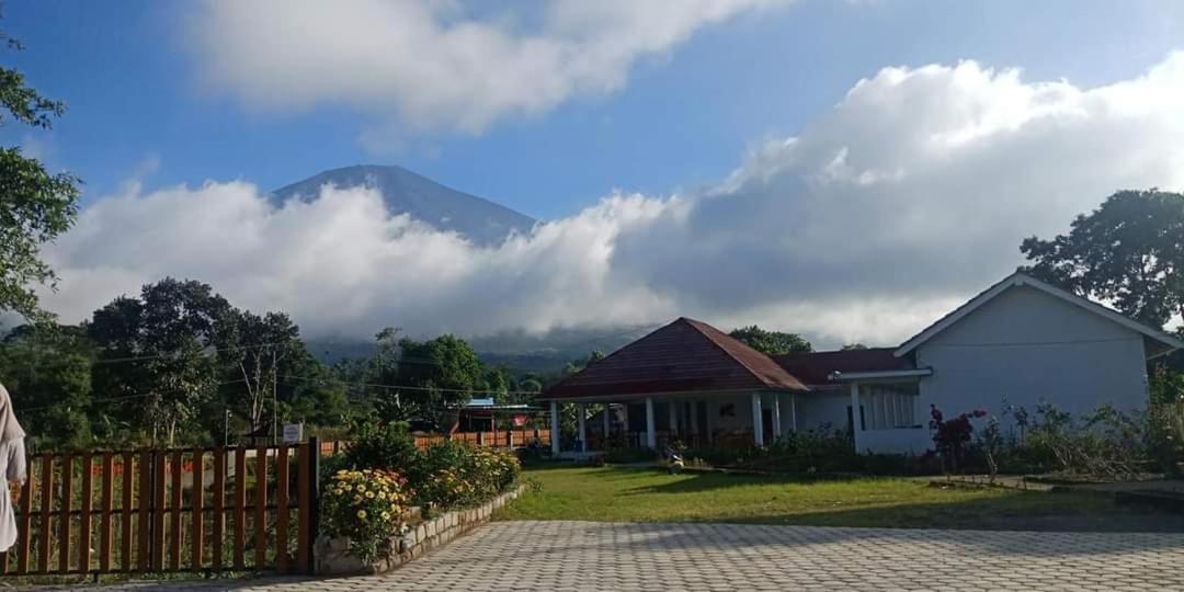 Rinjani Hill Hotel サンバラン・ラワン エクステリア 写真